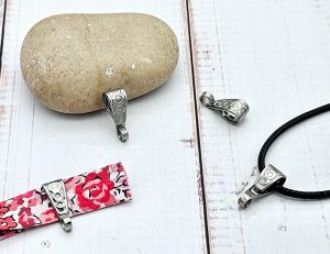 10 bélières triangle acier inoxydable 15x6mm